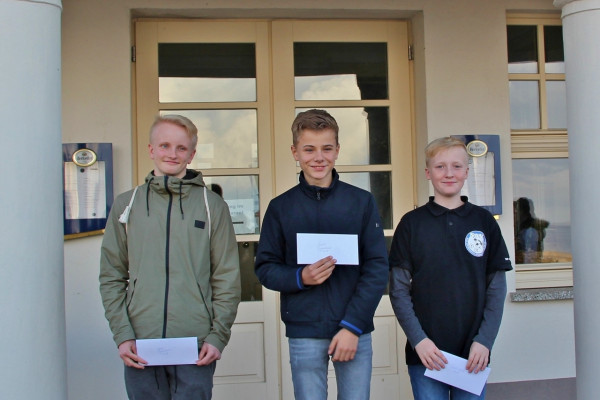 v.l.n.r.: Bester Jugendlicher U18: Jules Beck (SAV Torgelow), Bester Jugendlicher U14: Aaron Breß (SAV Torgelow), Bester U12-Spieler: Piet Großmann (SAV Torgelow)